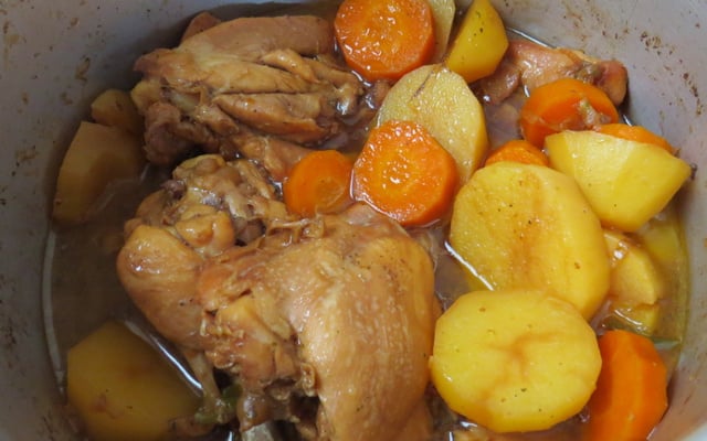 Frango com cenoura e batata na pressão