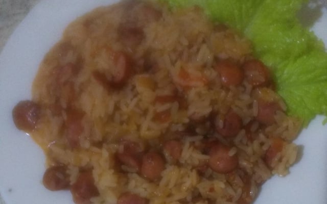 Arroz com linguiça fininha