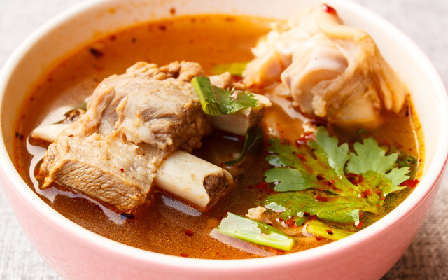 Caldo de costela com mandioca