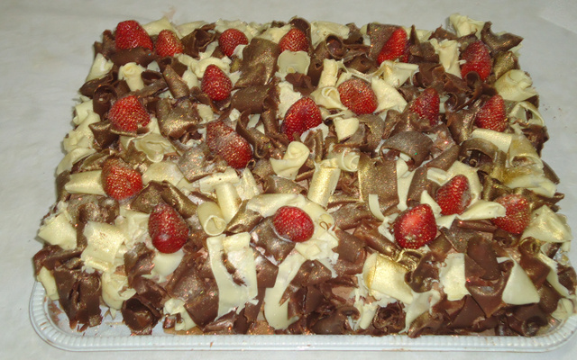 Bolo trufado de chocolate