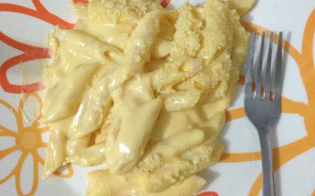 Macarrão ao molho cheddar
