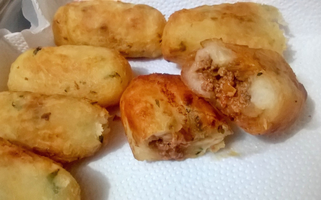 Bolinho de aipim recheado