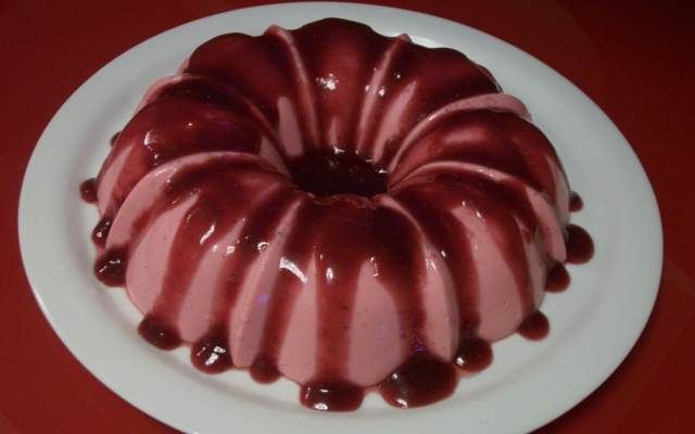 Flan de gelatina com morango