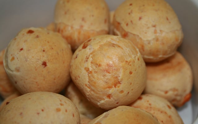 Pão de queijo crocante