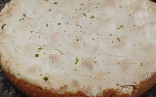 Torta de limão com massa de biscoito