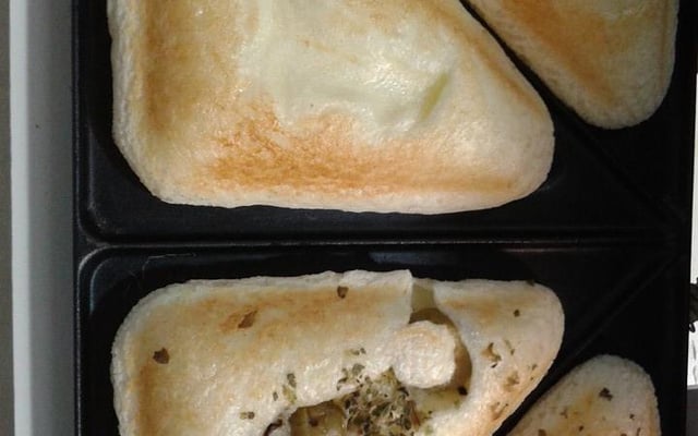 Pão de queijo de sanduicheira