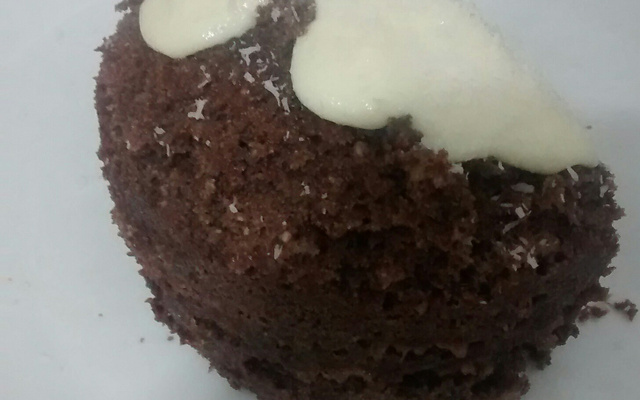 Bolo simples de caneca de micro-ondas