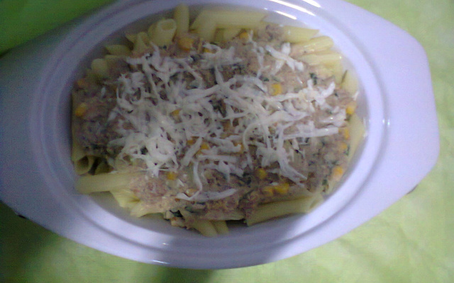 Penne com molho de atum
