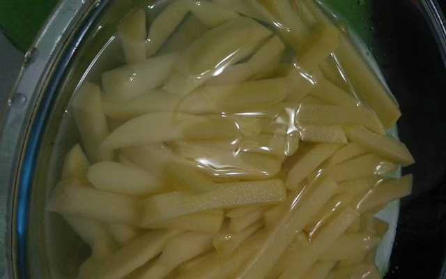 Batata frita crocante dos Dunzer (com cachaça)