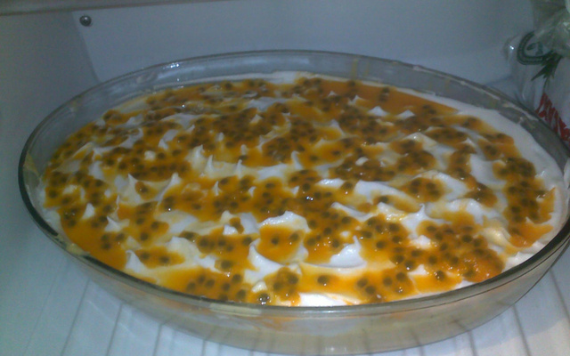 Torta delírio de maracujá com chantilly