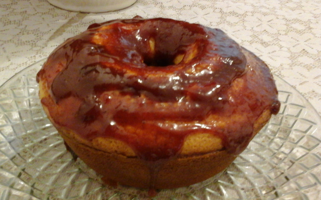 BOLO DE FUBÁ COM  GOIABADA E COCO