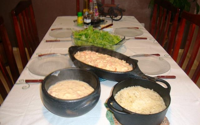 Salmão ao molho branco de camarão