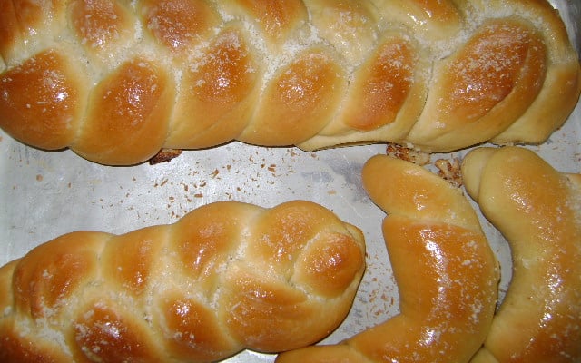 Rosca trançada com recheio de beijinho