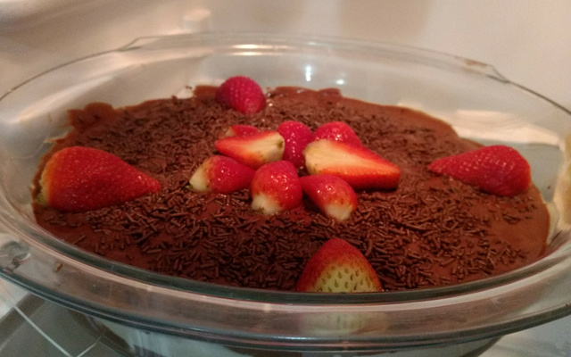 Pavê de chocolate com morangos