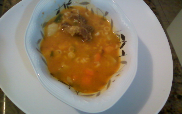 Sopa de carne com legumes