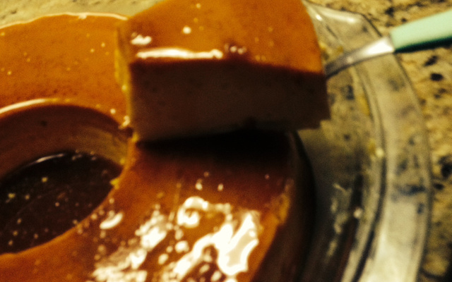 Pudim de leite com coco