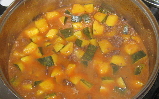 Carne moída apimentada com abóbora (fácil, rápida e barata)