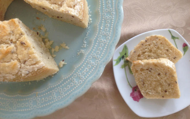 Bolo úmido vegano de massa de mandioca e cajuína