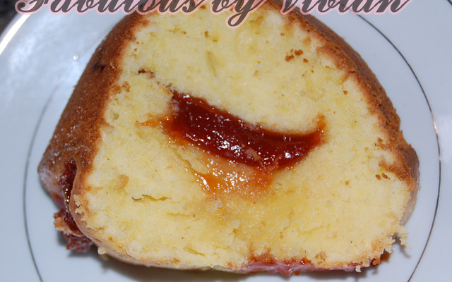 Bolo de fubá com goiabada