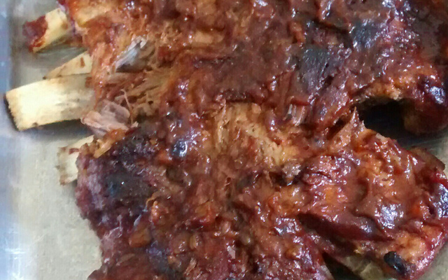 Costelinha suína deliciosa ao molho barbacue