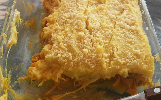 Polenta recheada com frango