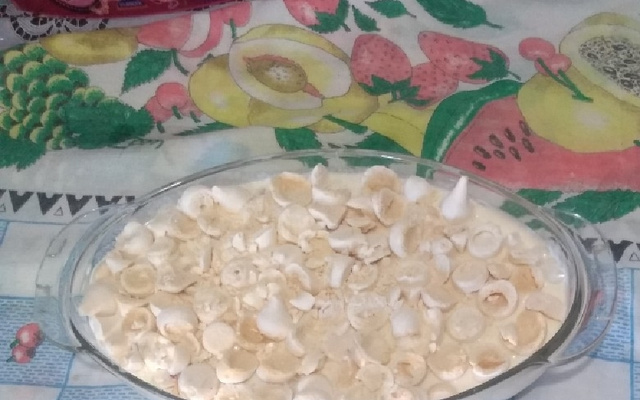 Merengue de morango com suspiro