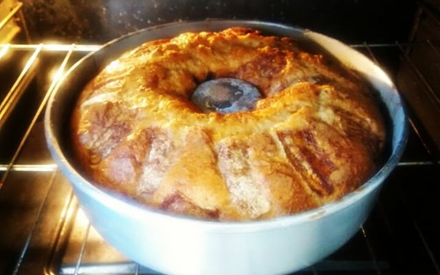 Bolo de banana com castanhas e passas