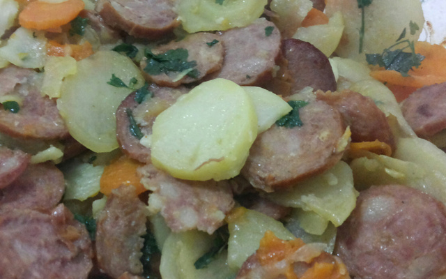 Batatas com lingüiça