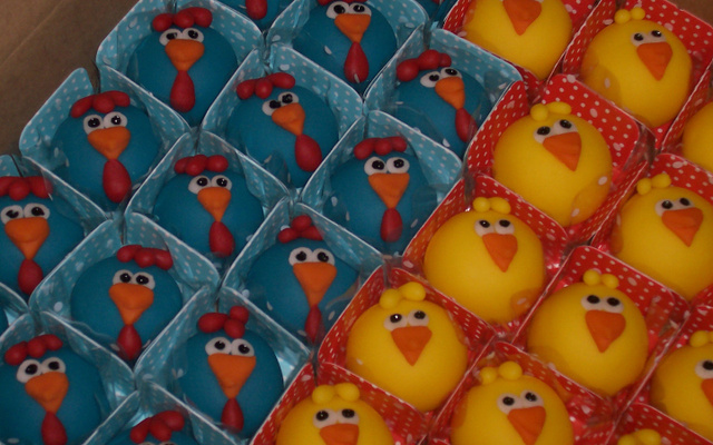 Docinhos modelados com leite ninho e leite condensado