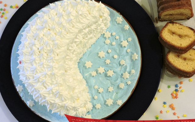 Bolo meia lua com frutas cristalizadas