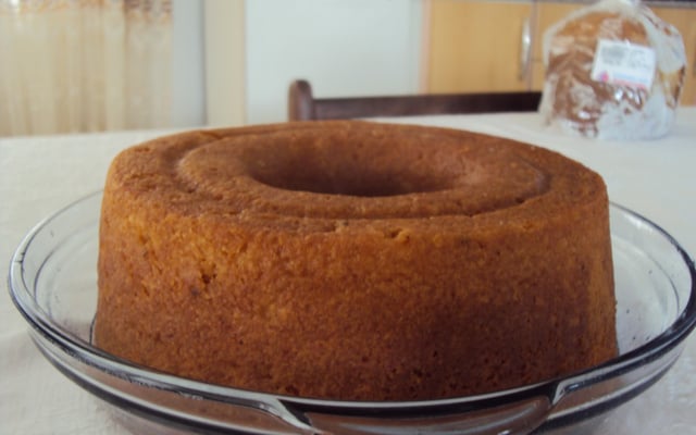 Bolo de abacaxi com caldo da casca