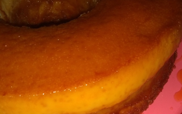 Bolo com pudim cremoso