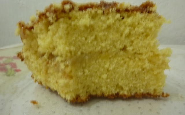 Bolo de laranja com cobertura de laranja.