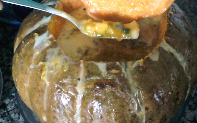 Bobó de camarão com requeijão na moranga