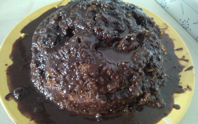 Bolo de cenoura com cobertura de chocolate