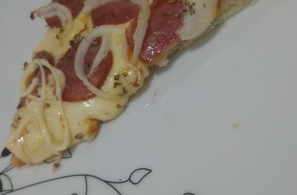 Pizza com borda recheada