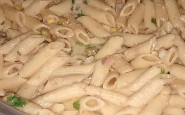 Salada de penne com atum