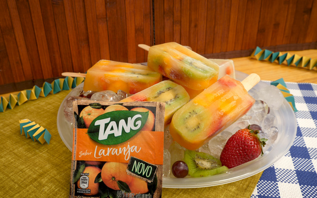Picolé com frutas