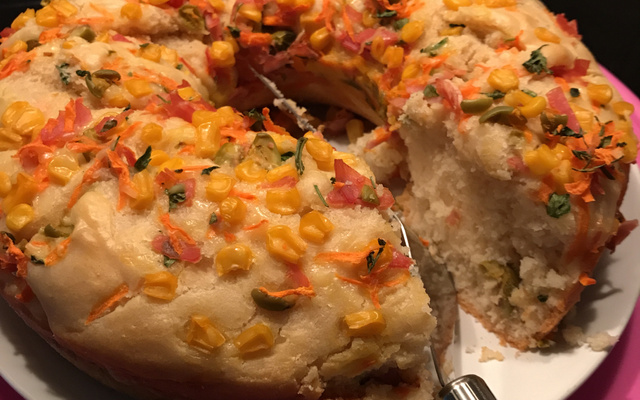 Torta salgada com saladinha