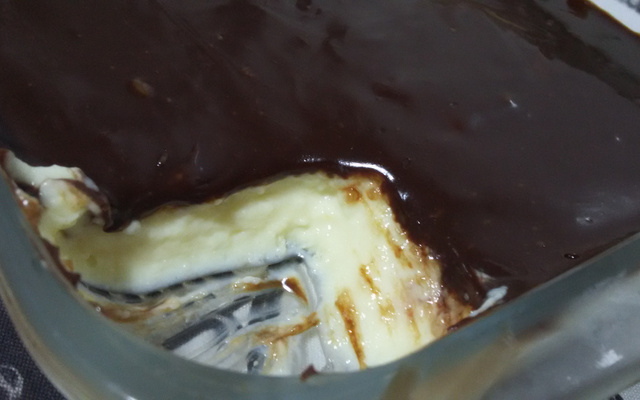 Bombom de coco na travessa