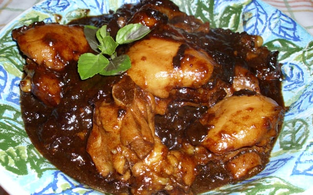 Frango na cerveja preta