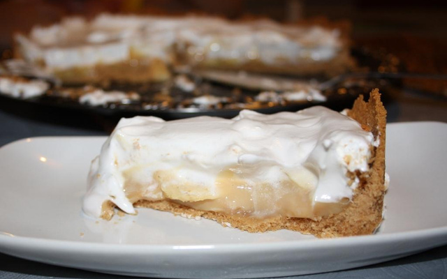 Torta de banana com doce de leite