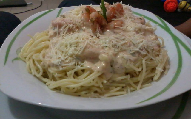 Macarrão com molho branco de camarão