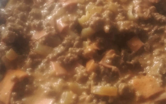 Macarrão cremoso com carne moída