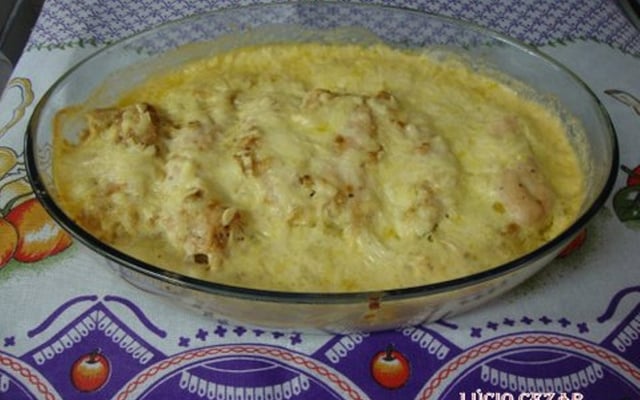 Filé de peito de frango ao forno com molho