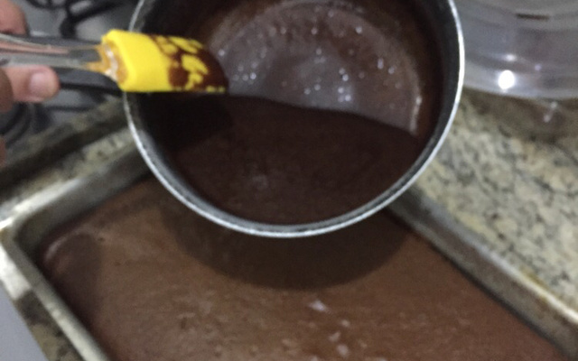 Cobertura de chocolate simples e gostosa