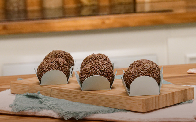 Brigadeiro recheado com sorvete