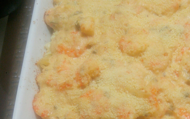 Macarrão com salmão e camarão