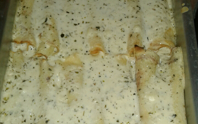 Panqueca ao molho branco com queijo