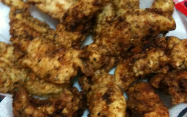 Bananinhas de frango empanado com alho e orégano